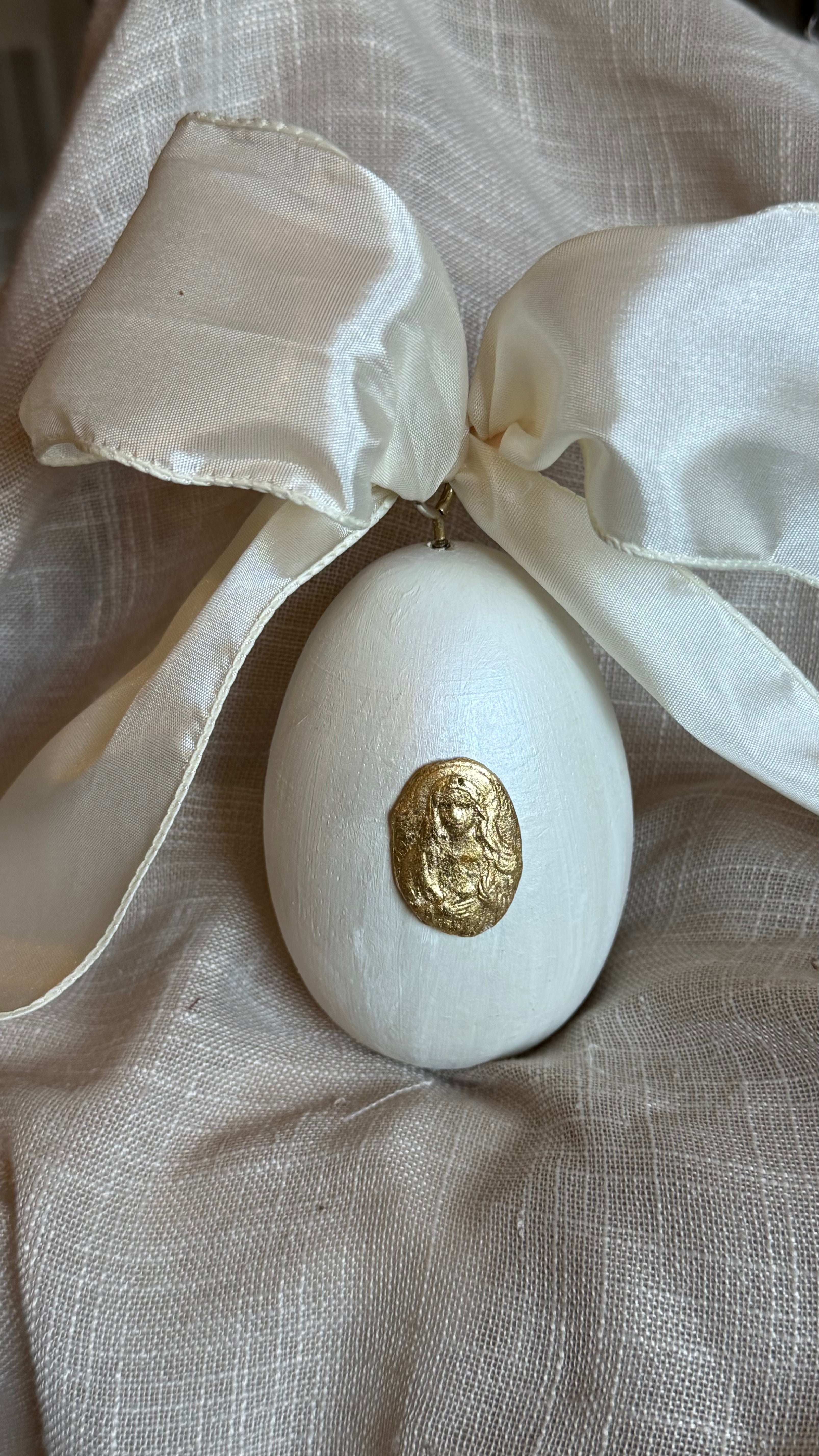 Madonna Grace - Sacred Series Egg